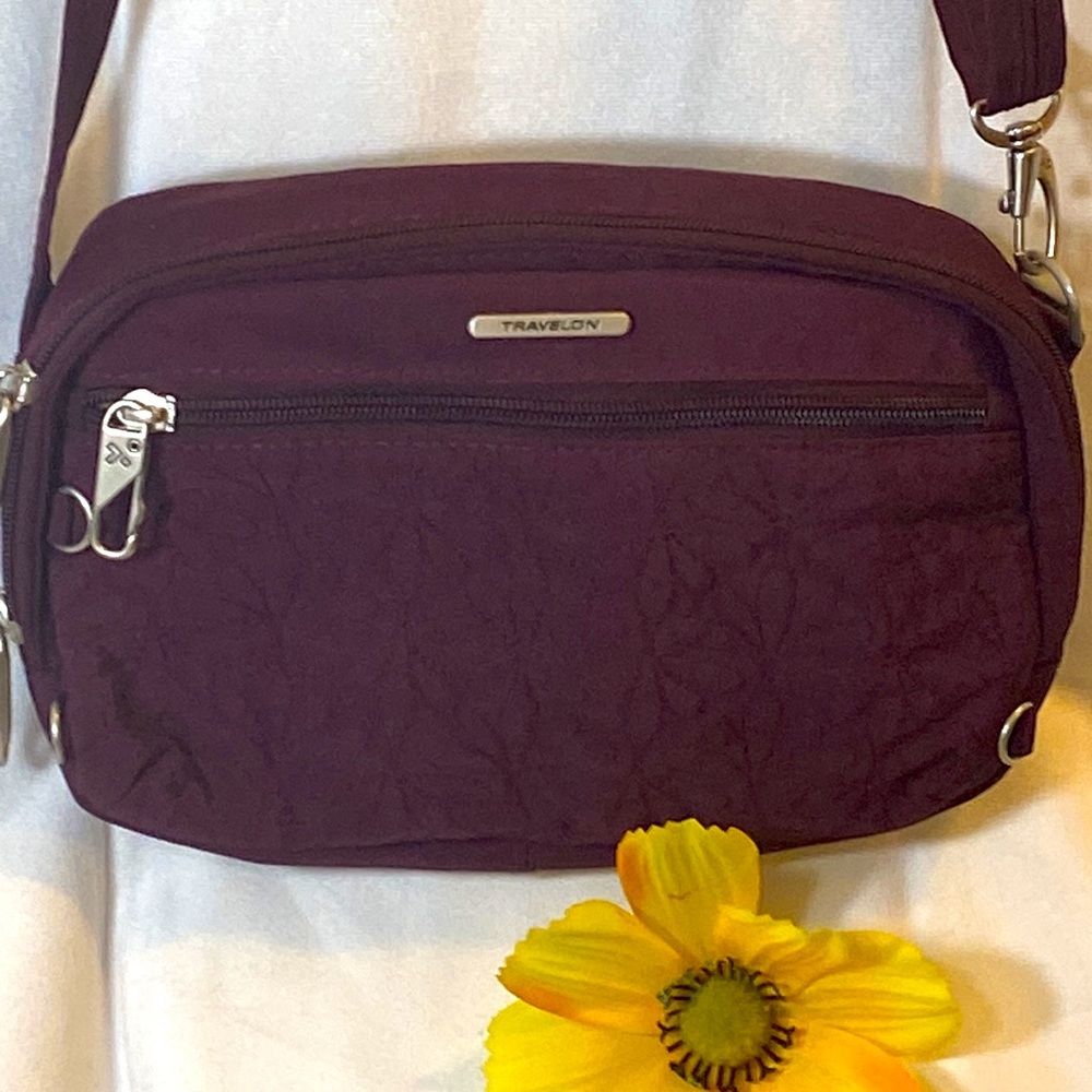 RARE 💎 TRAVELON  CROSSBODY RFID BLOCKING ANTI THEFT FEATURES AND EASY TO CLEAN